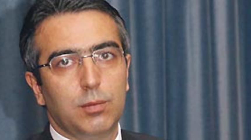 Mumcu'dan h&uuml;k&uuml;mete "t&uuml;rban" resti