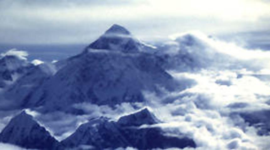 Everest tepesine helikopter kondu