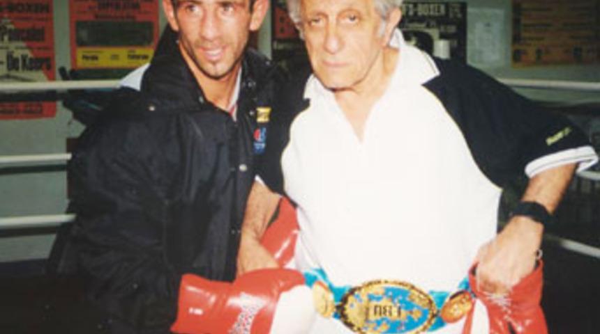 Nejat Uygur ve M&uuml;jdat Gezen'e onur &ouml;d&uuml;l&uuml;