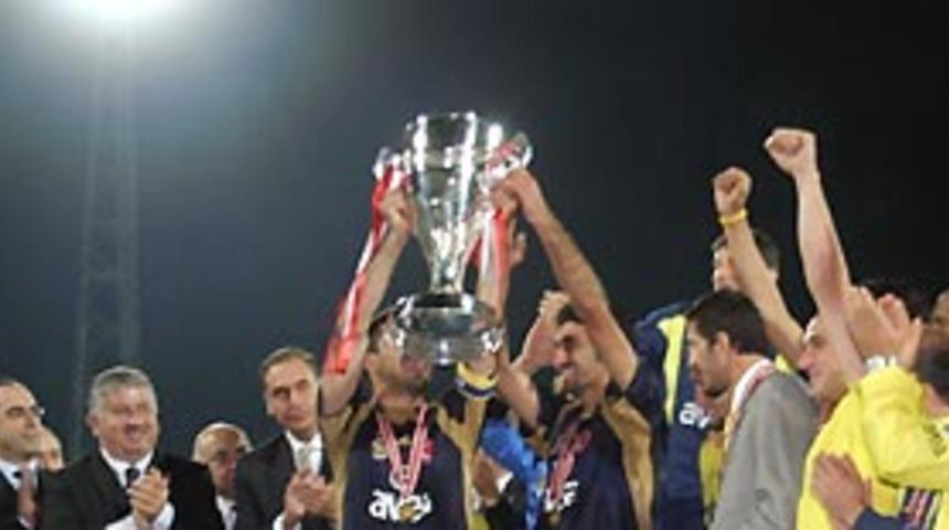 Fenerbah&ccedil;e taraftarları ile buluşuyor