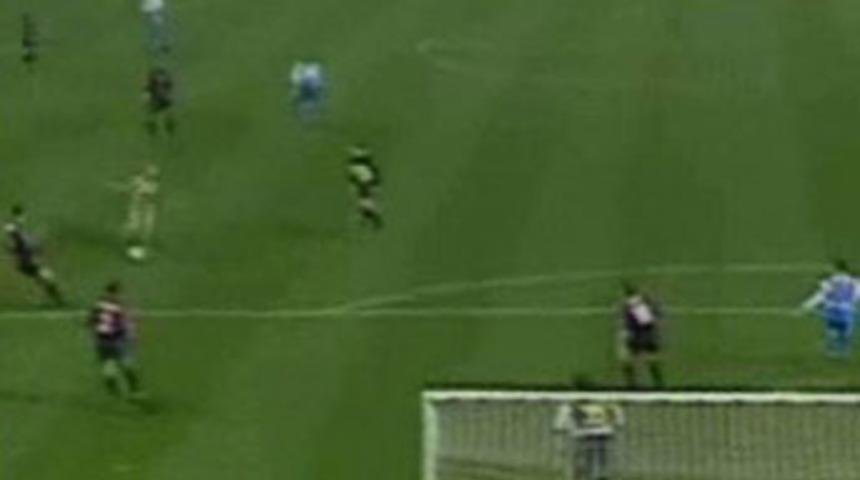 &Ccedil;ıplak bir kadın ma&ccedil; sırasında sahaya girerse...