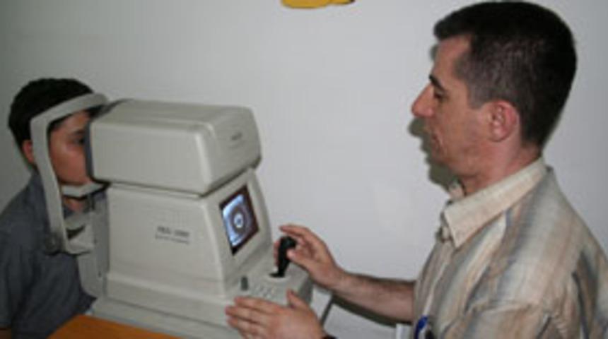 Astigmat göz tembelliğine sebep olabiliyor