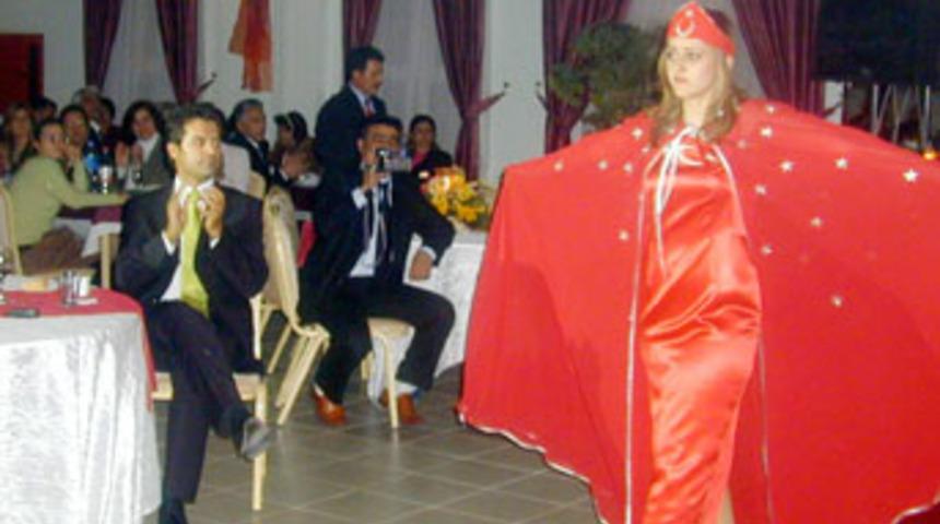 Osmaniye'de defile ş&ouml;leni