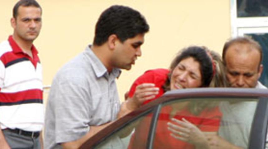 Sokak ortasında 2 kişinin boğazını kesti