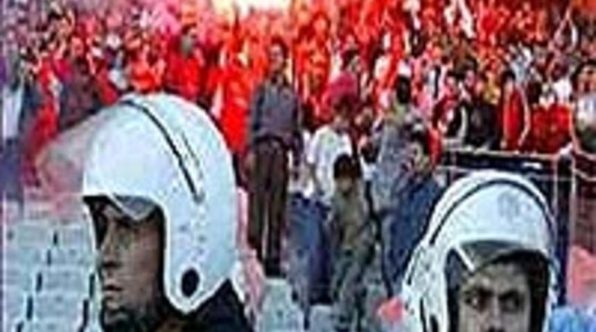 Sahaya izinsiz giren taraftara g&ouml;zaltı