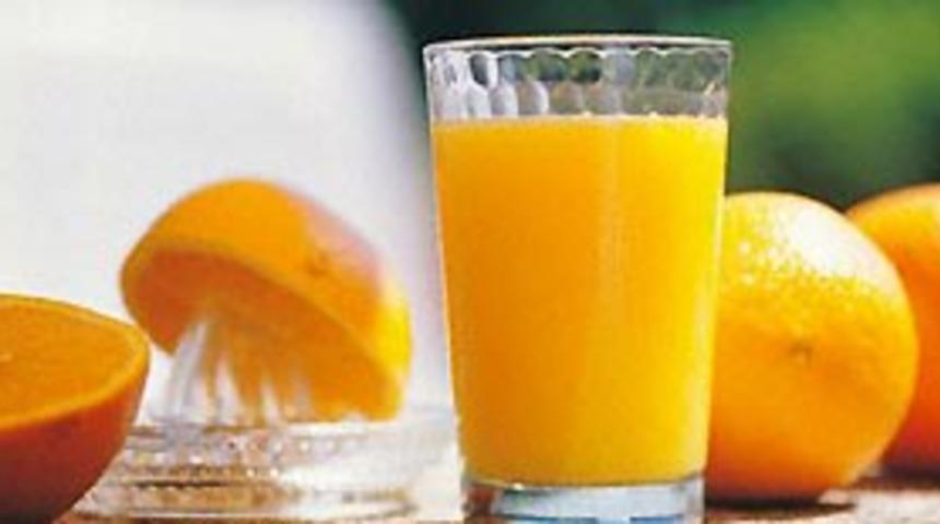 İngiltere'de meyve suları toplatılıyor