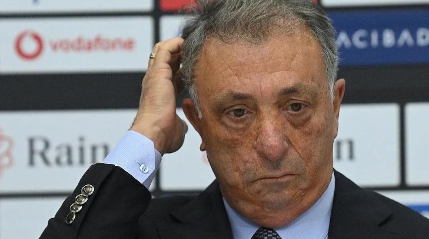 Beşiktaş taraftarı Ahmet Nur Çebi'yi istifaya davet ediyor!