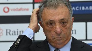 Beşiktaş taraftarı Ahmet Nur Çebi'yi istifaya davet ediyor!