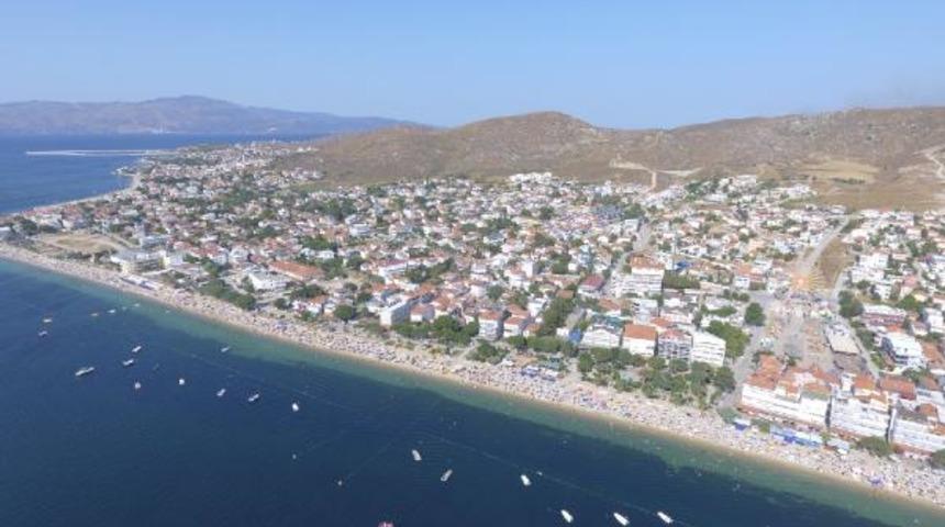 3 bin nüfuslu tatil beldesine tatilci akını! Nüfus yaklaşık 70 kat arttı: "Park ve plajlarda yatıyorlar"