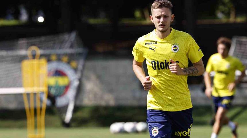Fenerbahçe’de yeni transfer Sebastian Szymanski, ilk antrenmanına çıktı