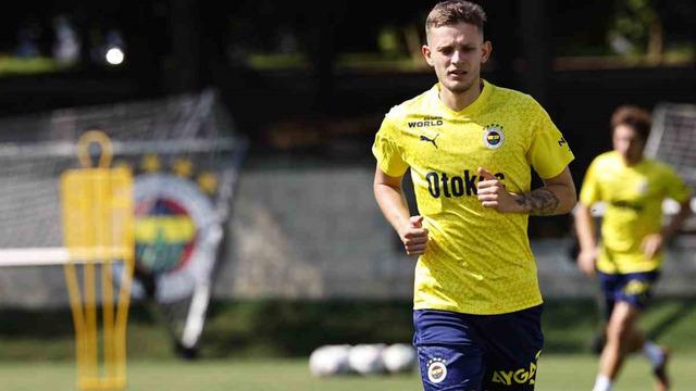 Fenerbahçe’de yeni transfer Sebastian Szymanski, ilk antrenmanına çıktı
