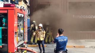 Beyoğlu'nda sanat galerisinde yangın! İçindeki birçok eser zarar gördü