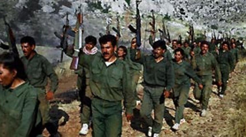 Ter&ouml;r &ouml;rg&uuml;t&uuml; kampındaki oğlunu kurtardı