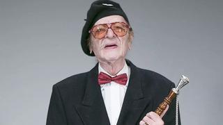 Herkes o videoyu konuşuyor! 90 yaşındaki Yeşilçam yıldızı Kayhan Yıldızoğlu'nu gören tanıyamadı! 'Yüce Honos sana ne olmuş'