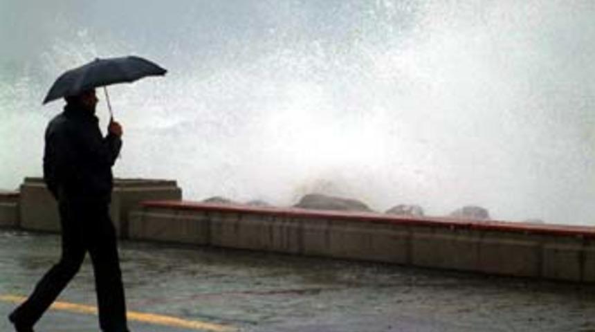 Karadeniz'de dalga boyu 8-9 metre