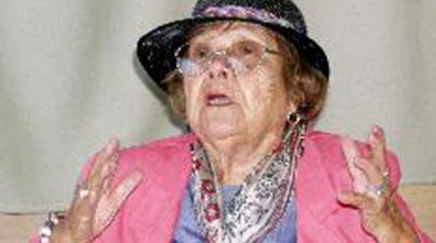 Profes&ouml;r &Ccedil;ığ'a "Yılın Bilim Kadını" &ouml;d&uuml;l&uuml;