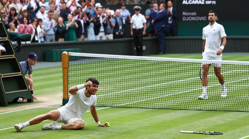 Son dakika: Wimbledon tek erkekler finalinde şampiyon Carlos Alcaraz! 20 yaşında...