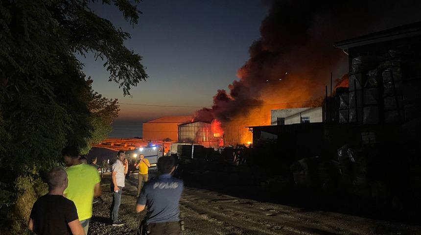 Sinop'ta inşaat firmasına ait depodaki yangın söndürüldü