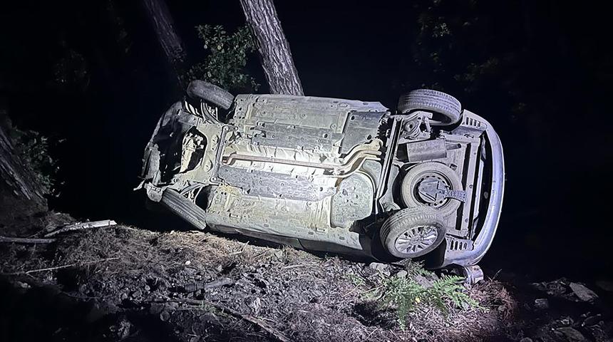 Antalya'da feci kaza! Uçuruma yuvarlanan otomobildeki 1 çocuk öldü, 3 kişi yaralandı