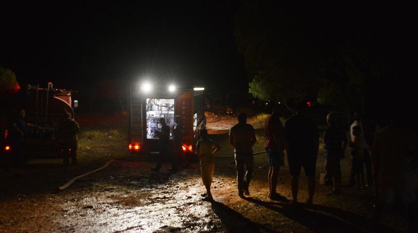Ayvalık'ta yerleşim yerleri yakınındaki otluk alanda çıkan yangın kontrol altına alındı