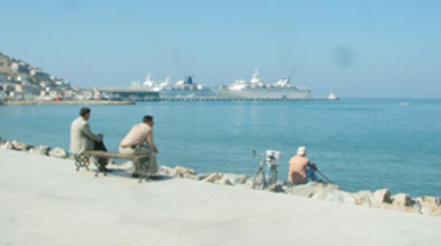 Kuşadası'na yaz geri geldi