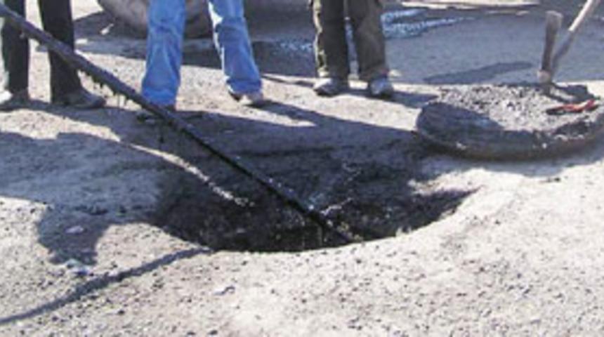 İkizler kanalizasyonda boğuldu