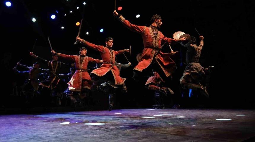 Bursa Festivali’nde yer çekimine meydan okuyan gösteri