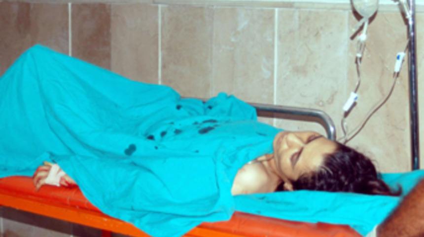 20 yerinden bı&ccedil;aklanan gen&ccedil; kız &ouml;ld&uuml;