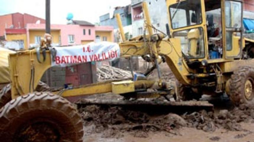 Şemdinli'de sel paniği