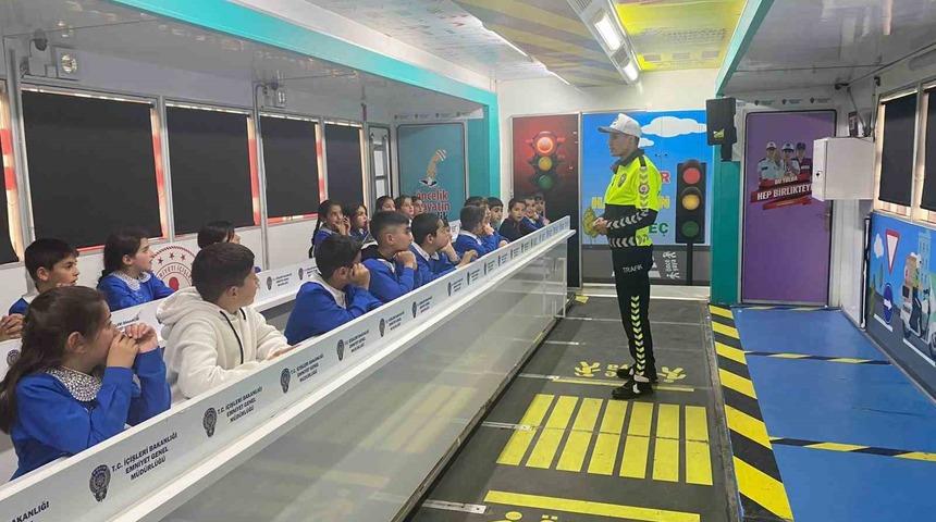 Mobil Trafik Eğitim Tırı Fethiye’de