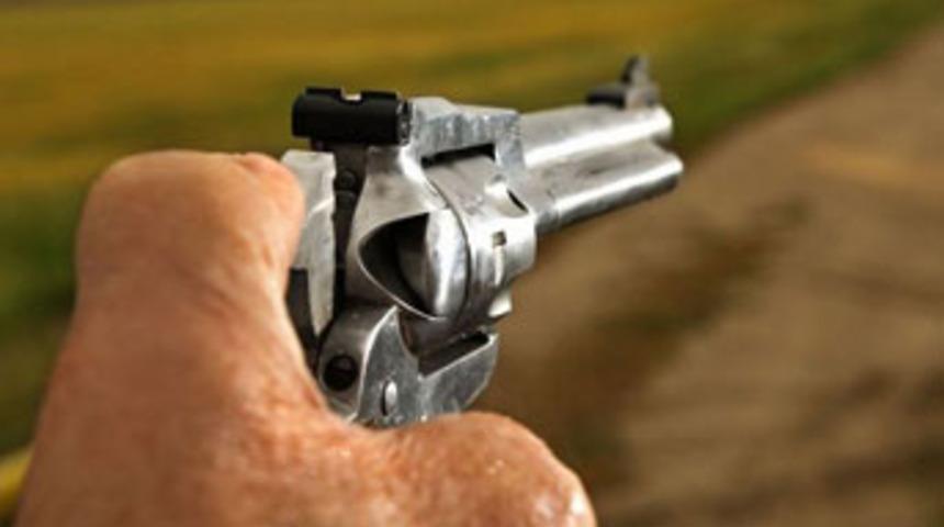 Akraba evliliğine karşı &ccedil;ıkan gen&ccedil; dehşet sa&ccedil;tı