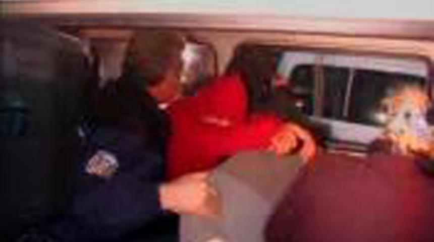 Annesinin dostunu rakı masasında &ouml;ld&uuml;rd&uuml;