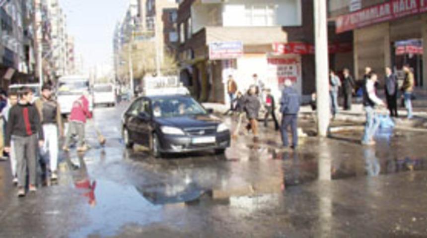 TESK'den, ter&ouml;rde işyerleri zarar g&ouml;renlere yardım