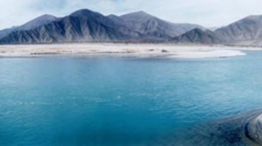 Nepal'de nehir taştı: 15 &ouml;l&uuml; 52 kayıp