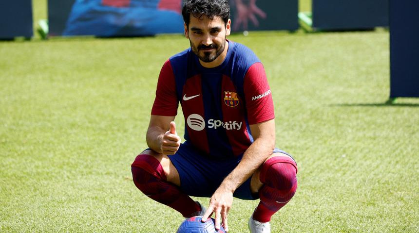 İlkay Gündoğan resmen Barcelona'da! Resmi imzayı attı