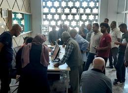 Mesai başlar başlamaz sıraya girdiler! 'Bir fırsattır' 800 bin TL'ye kadar... Hibe ve faizsiz kredi için başvurular başladı