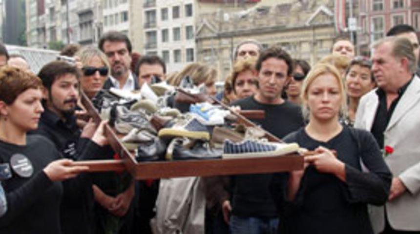 Taksim'de "sessiz ayakkabıların y&uuml;r&uuml;y&uuml;ş&uuml;"