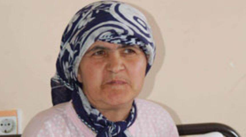 Kocası d&ouml;v&uuml;nce kal&ccedil;a kemiği kırıldı