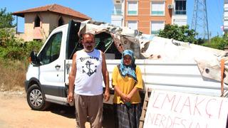 'Emeklilik hayali kuruyorduk! Şoke olduk' Günlerdir kamyonet kasasında yaşıyorlar... 'Kiracıları insafa davet ediyorum'