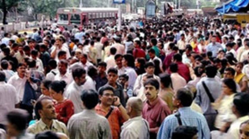 Hindistan'da &ouml;l&uuml; sayısı 200 oldu