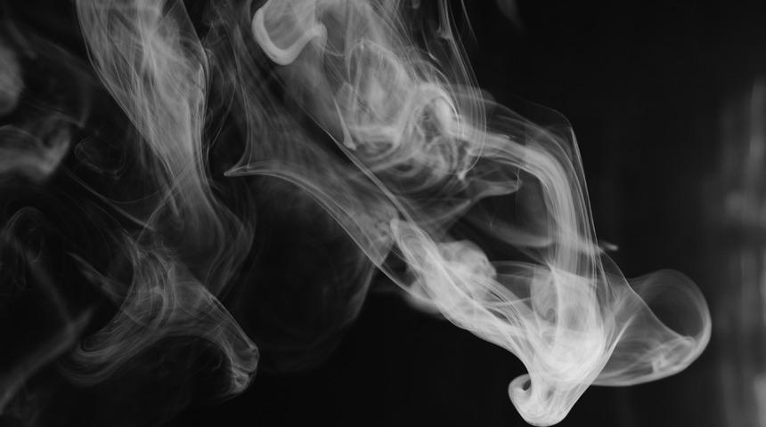 Hong Kong Sağlık Bakanı'ndan şaşırtan tavsiye: "Yasak alanlarda sigara içenlere dik dik bakın"