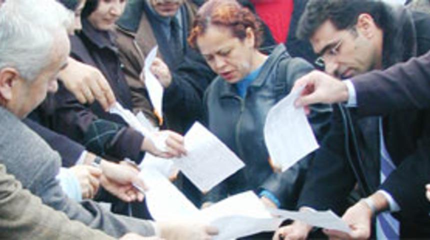 KESK &uuml;yesi memurlar bordro yaktı