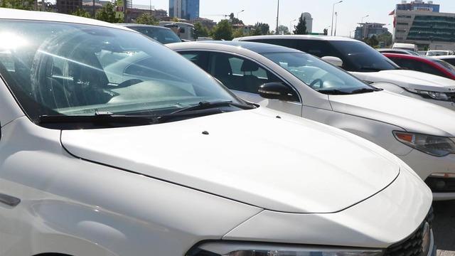 Önerilen satış fiyatı 1 milyon 562 bin TL olan arabaya bakın ne fiyat yazdı! 2. el araç fiyatlarında kısıtlama başlasa da onlar uymuyor 'Hala sıfırın üstünde...'