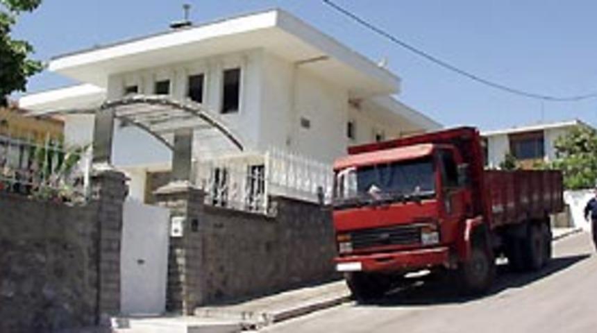 Unakıtan'ın villaları iş makineleriyle yıkıldı