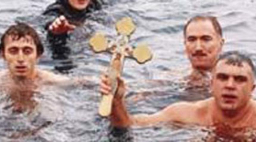 Denizden ha&ccedil; &ccedil;ıkarma t&ouml;renine protesto