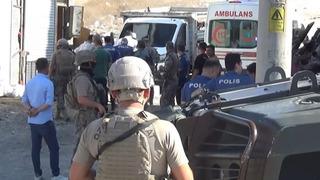 Gaziantep'te hareketli dakikalar: Önce 2 yaşındaki oğlunu rehin aldı, sonra da kendini silahla vurdu!