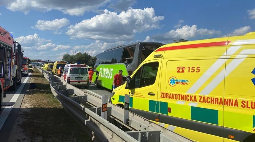 Çekya'da trafik kazası! Otobüsler çarpıştı: 1 ölü, 76 yaralı