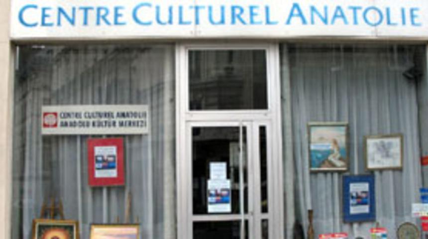 Fransa'da T&uuml;rk gen&ccedil;lerine silahlı saldırı