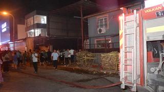 Adana'da palet imalathanesinde çıkan yangın hasara neden oldu