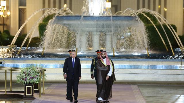 Cumhurbaşkanı Erdoğan Suudi Arabistan'da resmi törenle karşılandı